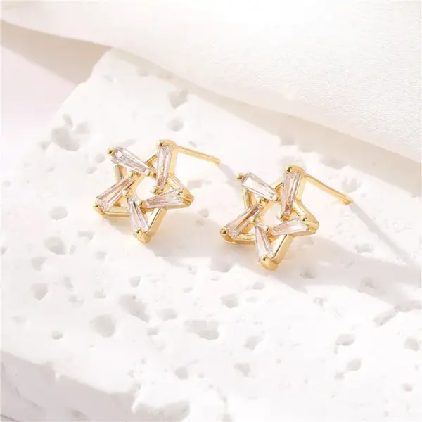 Wholesale Heart Shape Stud Earrings For Women With 925 Sterling Silver Posts, Copper Base, And 14K Real Gold Plated Featuring Zircon Inlay