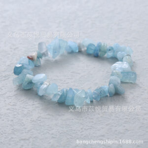 Aquamarine (natural material) / Bracelet circumference is about 18cm