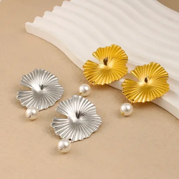 Wholesale 304 Stainless Steel Chrysanthemum Daisy PVD Coated 18K Gold Real Gold Plated Vacation Waterproof Non Tarnish Gold Silver Drop Earrings