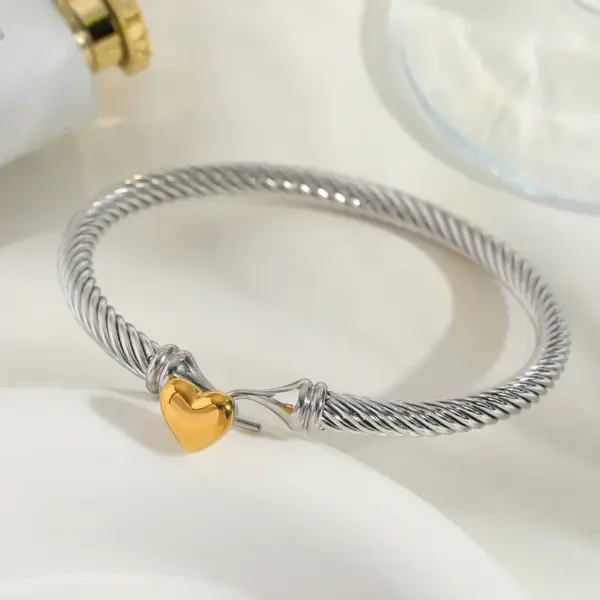 Wholesale 18K Real Gold Plated 304 Stainless Steel PVD Coated Heart Shape Two Tone Plating Bangle