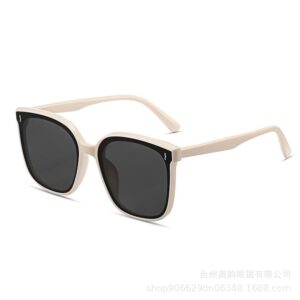Off-white frame gray film (shaped film)