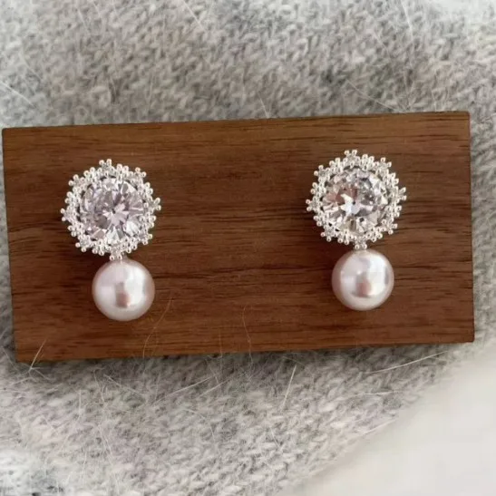 Wholesale Snowflake Electroplated Silver Plated Brass Stud Earrings With Pearl Inlay For Women