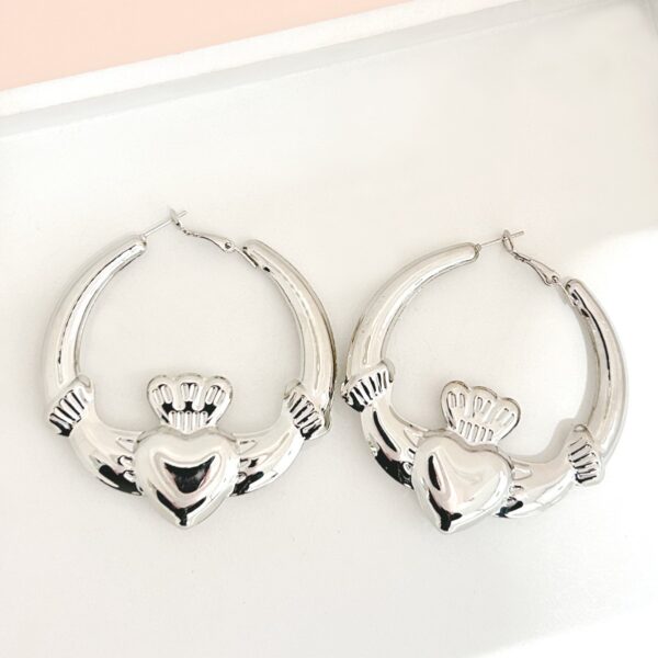 oly-ef7bd84fb65ab00f915bcd9e33c28e1a Wholesale Advanced Sense French Valentine's Day Simple Gold Earrings Love Crown Ring Ear Ring Holiday Music Festival Earrings
