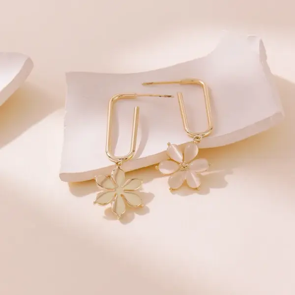 Wholesale 1 Pair Romantic Classic Style Flower Copper Drop Earrings