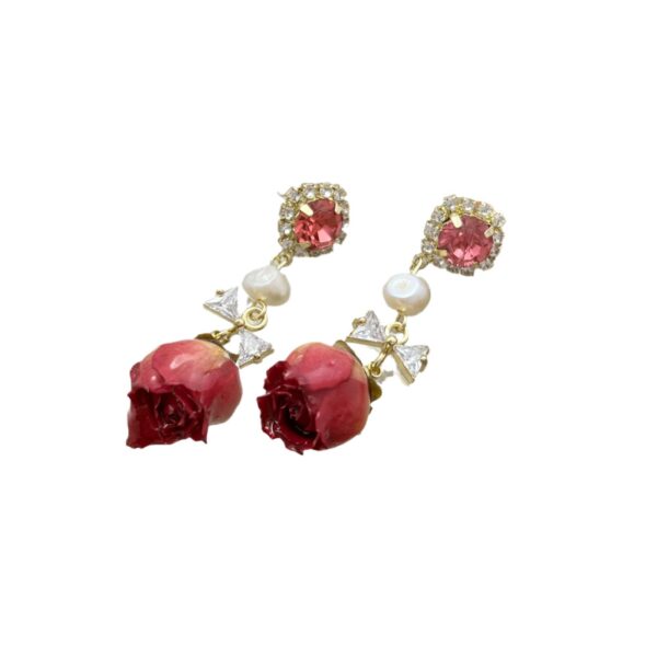 Wholesale ins elegant elegant elegant eternal flower earrings female niche design retro Mori Freshwater Pearl Rose earrings fashion