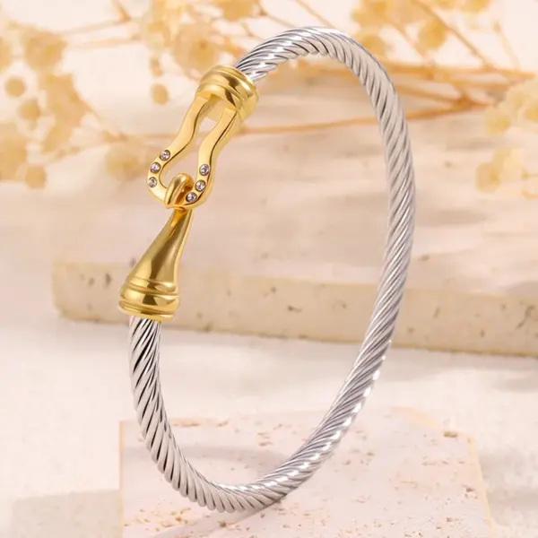 Wholesale 18K Real Gold Plated 304 Stainless Steel PVD Coated Heart Shape Two Tone Plating Bangle