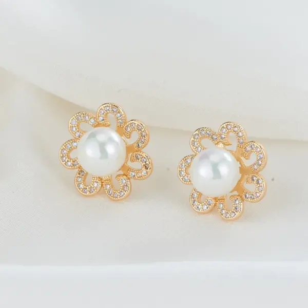Wholesale 14K Real Gold Plated Copper Flower Stud Earrings With Zircon Inlay Featuring 925 Sterling Silver Ear Pins In New Style