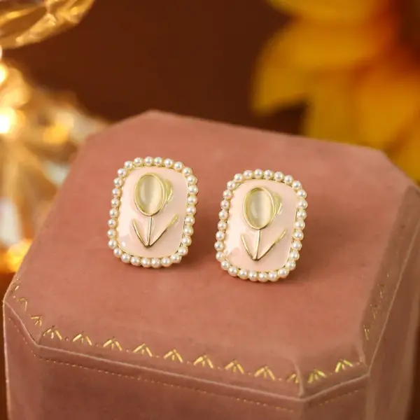 Wholesale S925 Silver Needle Creative Design Astral Pearl Earrings Women Versatile High-End Sensation New Style Fashion Jewelry
