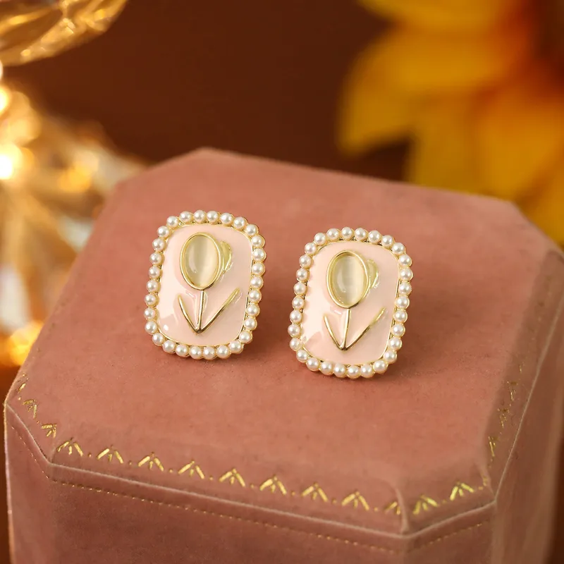 Wholesale S925 Silver Needle Creative Design Astral Pearl Earrings Women Versatile High-End Sensation New Style Fashion Jewelry