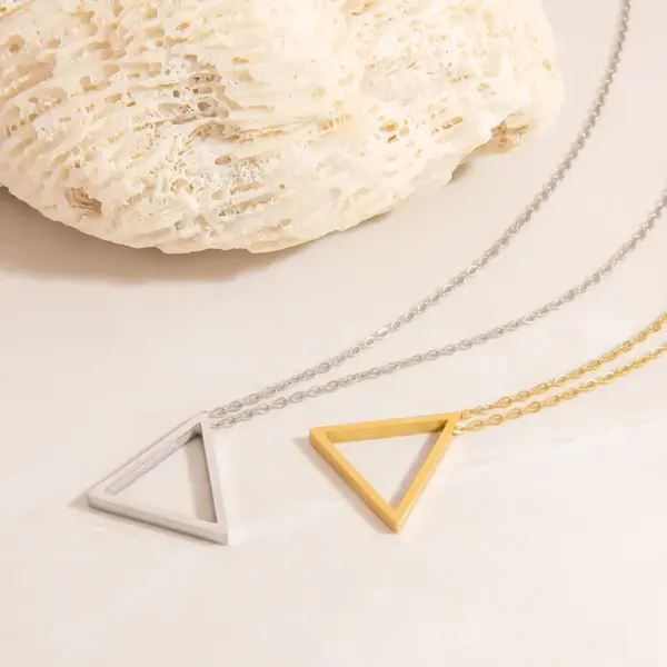 Wholesale PVD Coated Real Gold Plated 18K Gold Triangle 304 Stainless Steel Casual Waterproof Non Tarnish 304 Stainless Steel Lobster Trigger Clasp Closure Pendant Necklace