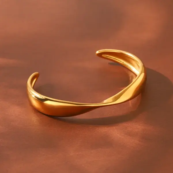 Wholesale Handmade Lines Bangle For Women In 304 Stainless Steel With 18K Real Gold Plated PVD Coated 0.03µm Thickness