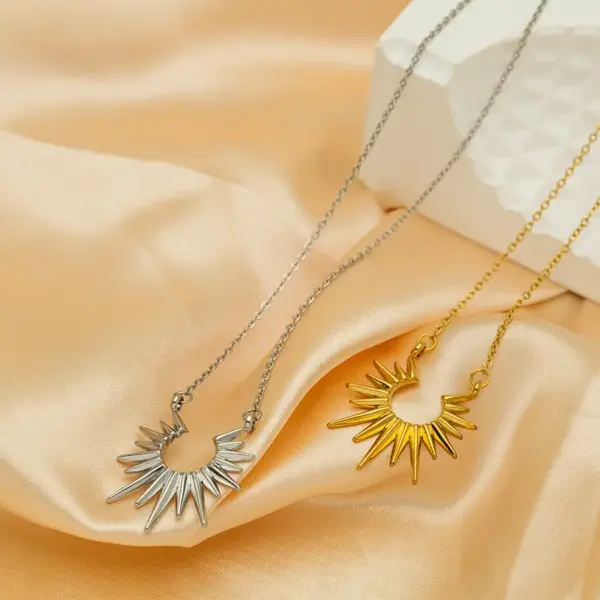 Wholesale PVD Coated 18K Gold Plated Sun Stainless Steel IG Style Simple Style Commute Waterproof Non Tarnish 304 Stainless Steel Necklace