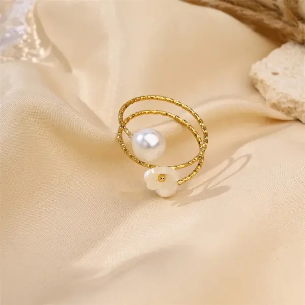 Wholesale Adjustable Women’s Flower Ring With Waterproof 304 Stainless Steel, PVD Coating, Golden Plating, And Artificial Pearl