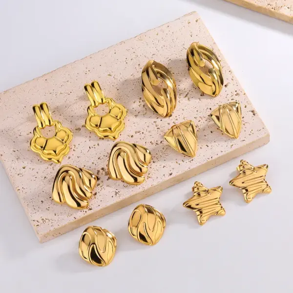 Wholesale Fashion Geometric Stripe Earrings For Women 304 Stainless Steel 18K Gold Plated Elegant Luxury Style Round Craft Star