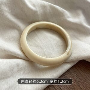 Medium width - beige