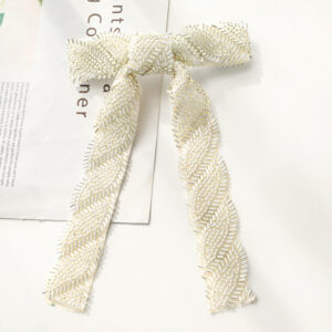 White leaf-shaped beaded bow hairpin