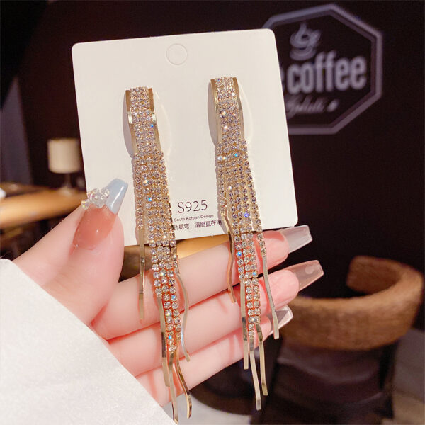 Wholesale Korean version of diamond-encrusted fairy earrings fashion high-end wholesale net red temperament super fairy tassel face thin earrings exaggerated