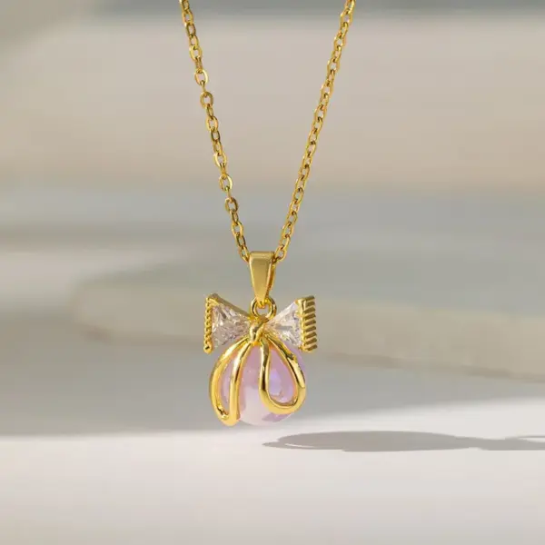 Wholesale Women’s Pearl Inlay Pendant Necklace With 18K Gold Plated Copper, Artificial Rhinestones, Cable Chain