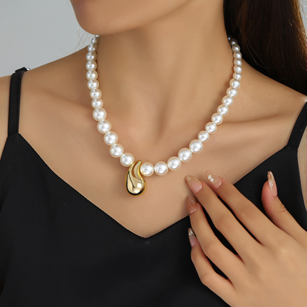 Wholesale Europe and the United States cross-border new drop-shaped round pearl acrylic necklace ladies simple fashion adjustable sweater chain