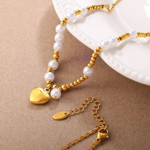 Wholesale French Retro Light Luxury Style Necklace Romantic Casual Baroque Niche Design Sweet And Salty Vacuum Electroplated 18K Real Gold Heart-shaped Imitation Pearl Necklace For Women