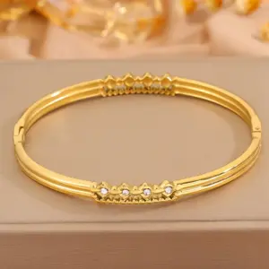 Gold Four Diamond Hollow Bracelet