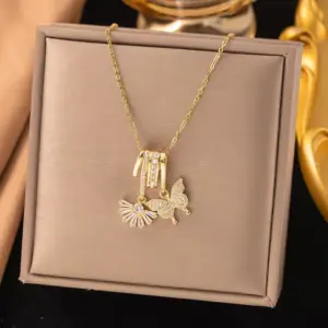 Wholesale Geometric Inlay Pendant Necklace For Women In Copper With 18K Real Gold Plated Water Plating And Artificial Rhinestones On Cable Chain