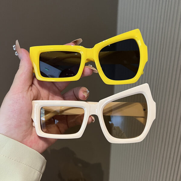 Wholesale Funny irregular sunglasses for women, fashionable concave sunglasses, sun-proof and UV-proof