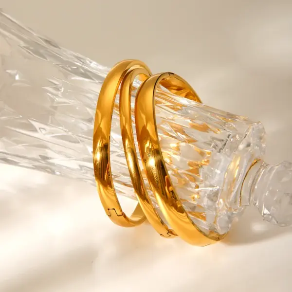 Wholesale 304 Stainless Steel Geometric Customization Laser Engraving PVD Coated 18K Real Gold Plated Casual Simple Style IG Style Waterproof Non Tarnish Gold Bangle