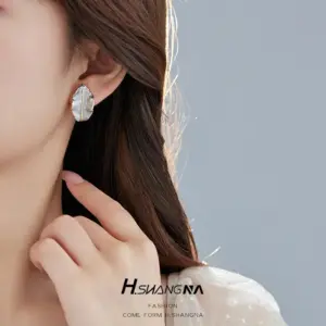 Wholesale Feather Stud Earrings For Women With Copper And 925 Sterling Silver Posts In Multicolor