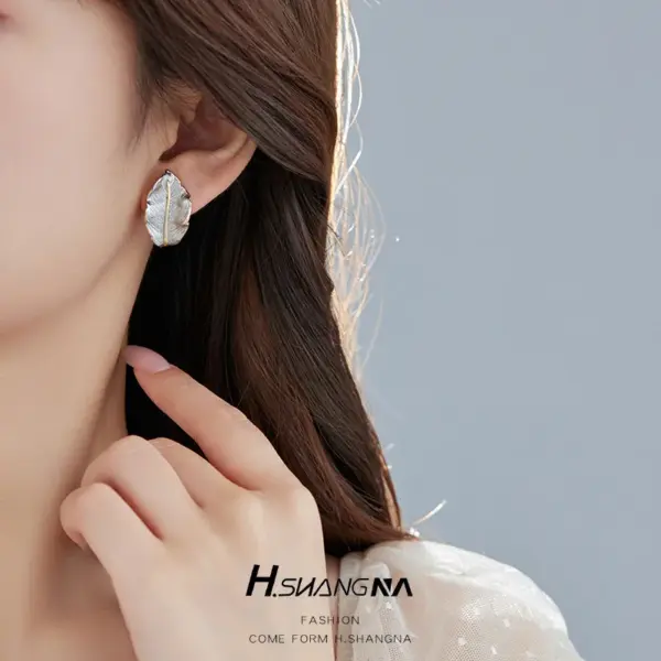 Wholesale Feather Stud Earrings For Women With Copper And 925 Sterling Silver Posts In Multicolor