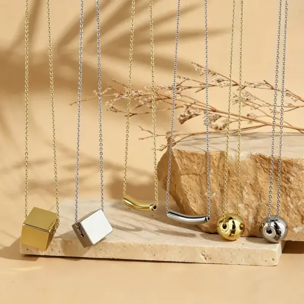 Wholesale Handmade Geometric Necklace For Women In Copper With 14K Real Gold Plated Water Plating And Handmade Chain