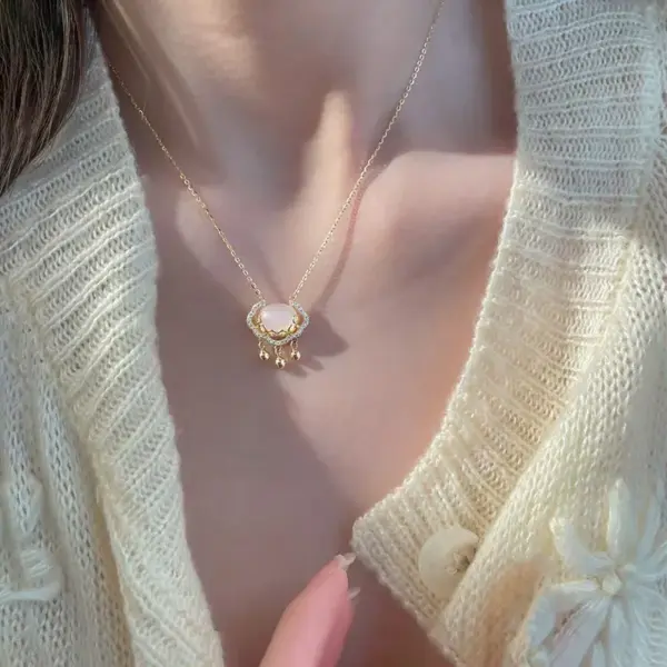 Wholesale Geometric Inlay Pendant Necklace For Women In Copper With 18K Real Gold Plated Water Plating And Artificial Rhinestones On Cable Chain