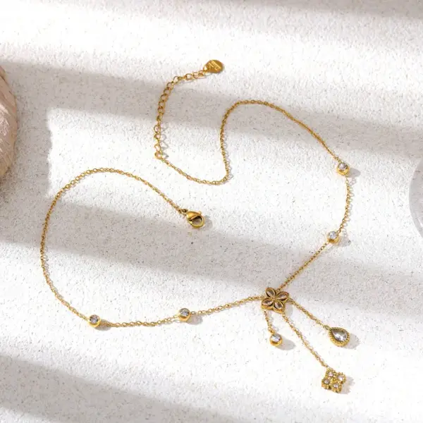 Wholesale Asymmetrical Flowers Jewelry Set For Women With 18K Real Gold Plated 304 Stainless Steel And PVD Coated Cable Chain