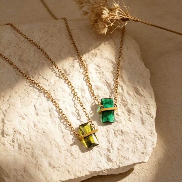 Wholesale Stainless steel retro light luxury rectangular green crystal necklace titanium steel electroplated clavicle chain