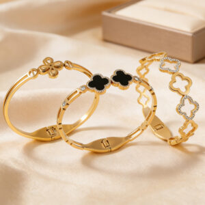 Wholesale Stainless steel electroplated acrylic non-fading jewelry, four-leaf clover titanium steel bracelet