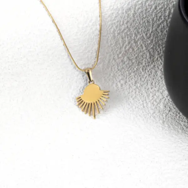 Wholesale Real Gold Plated Solid Color 304 Stainless Steel Cute Romantic Waterproof Non Tarnish 304 Stainless Steel Lobster Trigger Clasp Closure Pendant Necklace