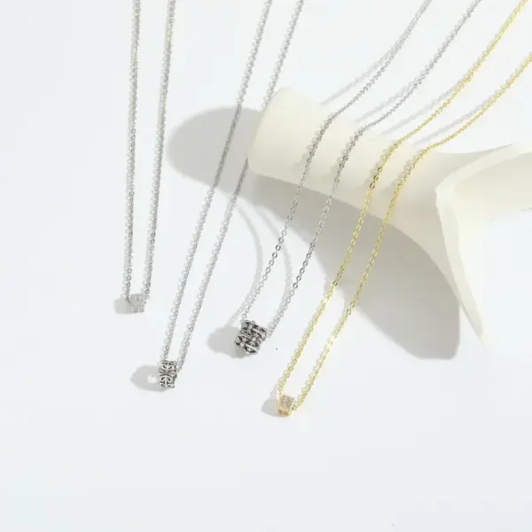 Wholesale Elegant Geometric Hollow Out Round Pattern Necklace Versatile Simple Design Gold Plated Copper Lobster Clasp Pendant Necklace
