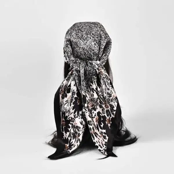 Wholesale Casual Ladies Printed Silk Scarf 90cm Decorative Chain Pattern Headscarf Hair Scarf Polyester Satin All Season Floral Design