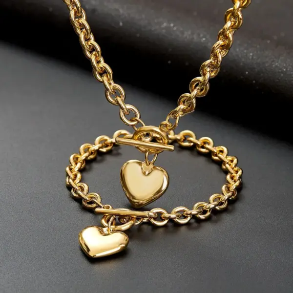 Wholesale 201 Stainless Steel 304 Stainless Steel Heart Shape Electroplating Stone-Free 18K Real Gold Plated Golden Plated Vacation Classic Style Cable Chain Bracelets Necklace