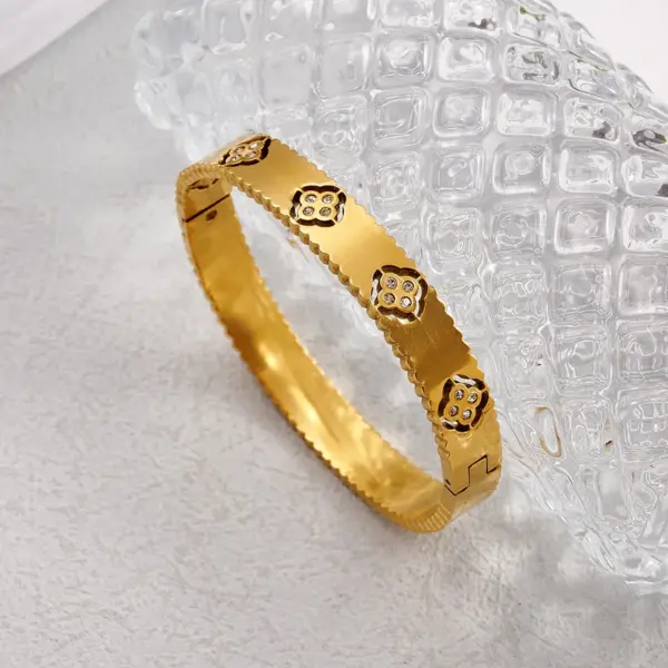 oly-f65be24b9f24adc7ebb111b725737c3b Wholesale Fashionable Round Openable Bracelet 304 Stainless Steel Plated With Water Diamonds Women's Casual Holiday Modern Style Jewelry