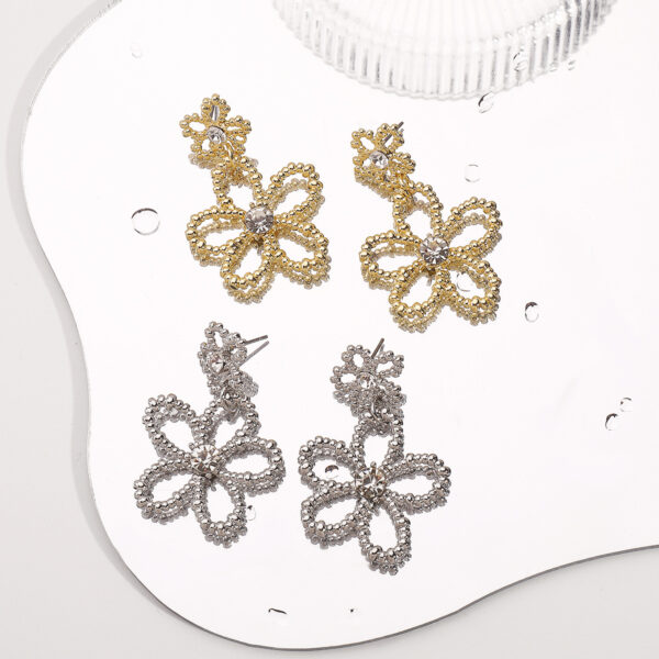 Wholesale E12859 metal-style geometric diamond earrings fresh and sweet hollow flowers light luxury exquisite earrings for women