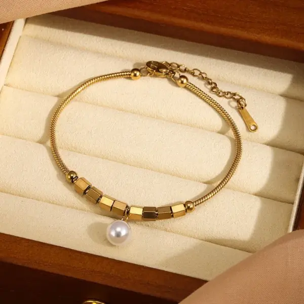 Wholesale Three-dimensional Geometric Bracelets For Women In 304 Stainless Steel With 18K Real Gold Plated PVD Coated Twisted Rope Chain