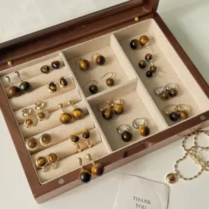 Wholesale Retro Brown Ball Earrings Women's Elegant Style Round Ball Studs Autumn Winter Fashion Jewelry Copper Material Simple Design