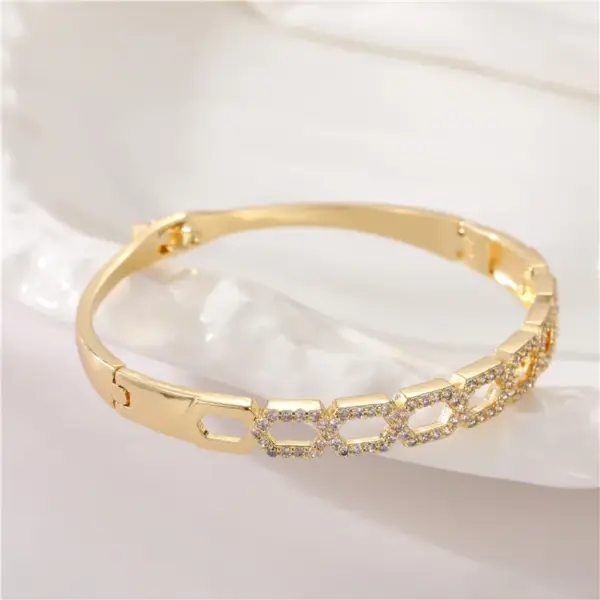 Wholesale Women’s Circle Bangle Featuring Zircon Inlay, Electroplated Copper Craft