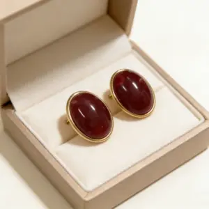 Red / Average Size / Oval