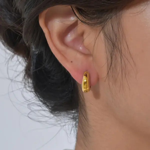 Wholesale PVD Coated Real Gold Plated 18K Gold U Shape 304 Stainless Steel IG Style Simple Style Waterproof Non Tarnish Earrings