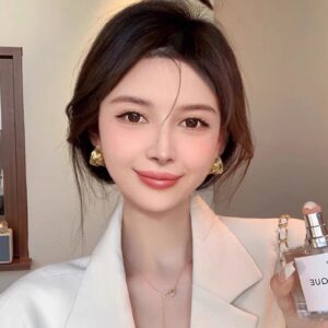 Wholesale Winding C- shaped Earrings Atmospheric High-end Sense Popular Hong Kong Style Fashion European and American Niche Design Sense Light Luxury Ear Ring Earrings