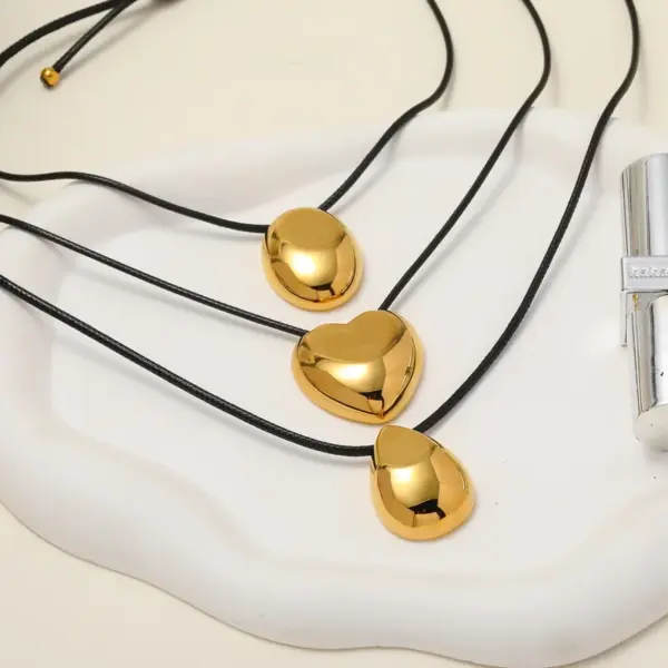 Wholesale Vacuum Electroplating (In Furnace) Plated 18K Real Gold Oval Water Drop Heart Shape 304 Stainless Steel Cute Vintage Novelty Design Electroplating No Buckle Closure Adjustable Necklace