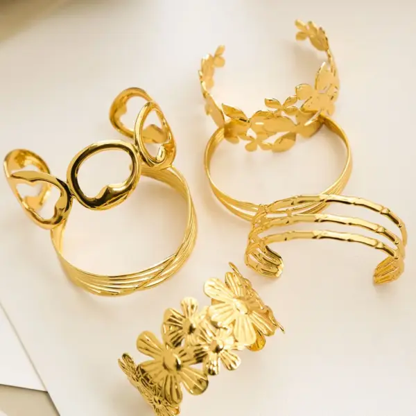 Wholesale PVD Coated 18K Gold Plated Flower Chrysanthemum 304 Stainless Steel Oversized Waterproof Non Tarnish 304 Stainless Steel Bangle