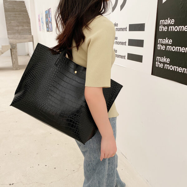 Wholesale Tote bag with crocodile pattern, large capacity women's bag